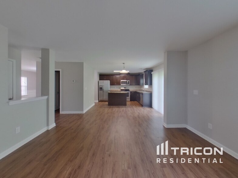 Building Photo - 417 Saddleback Trl
