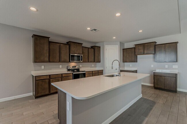 Building Photo - Spacious New-Build Family Home!