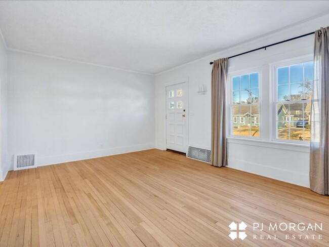 Building Photo - Charming Midtown Rental!