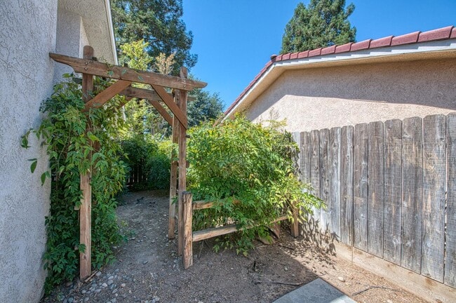 Building Photo - 6364 N Barcus Ave