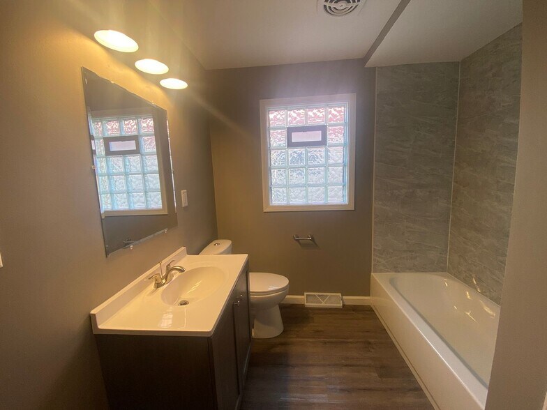 Building Photo - 4267 N 68th St