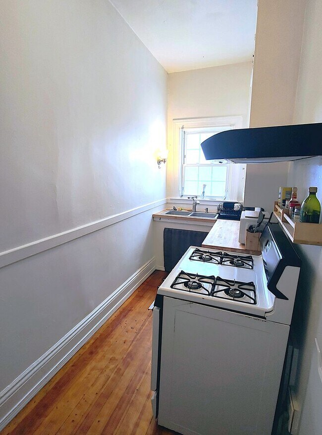 Building Photo - 123 Elmwood Ave