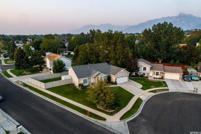 Building Photo - Great 4 Bd 3 Bath Home in Sandy