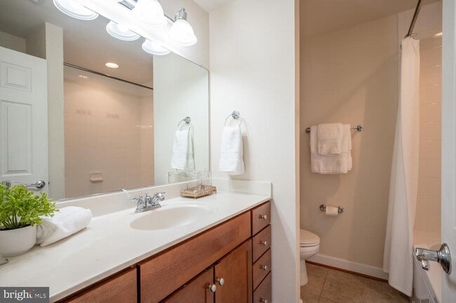 Building Photo - 4113 S Four Mile Run Dr