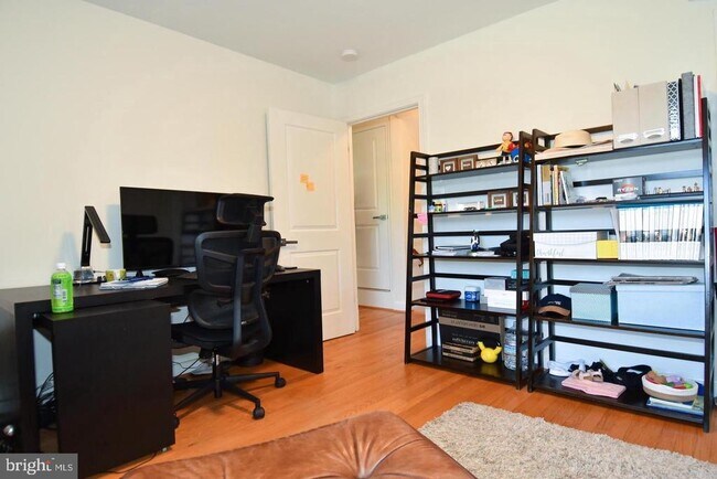 Building Photo - 4732 Ellicott St NW