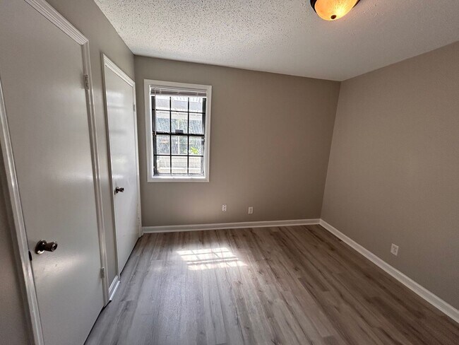 Building Photo - 6109 Geronimo Cir NW