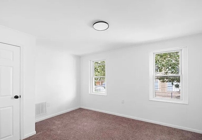 Building Photo - 310 S Claymont St