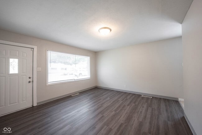 Building Photo - 4840 Leone Dr