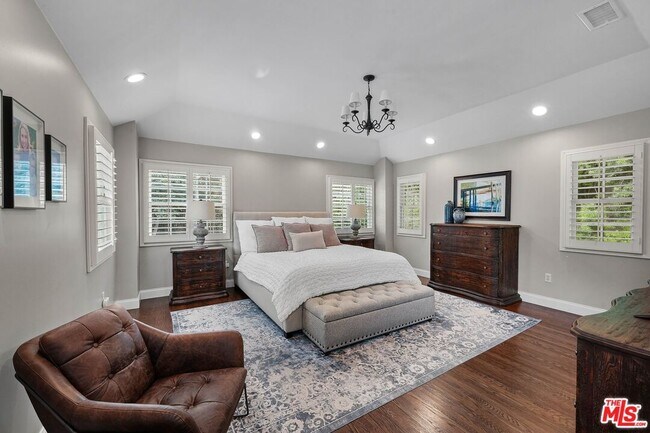 Building Photo - 15434 Sutton St