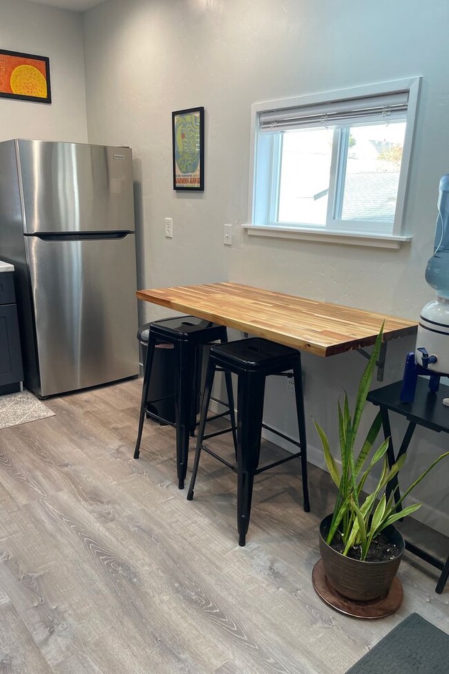 Building Photo - Fully Furnished ADU Studio with W/D