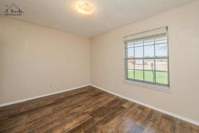 Building Photo - 1118 Crescent Ln
