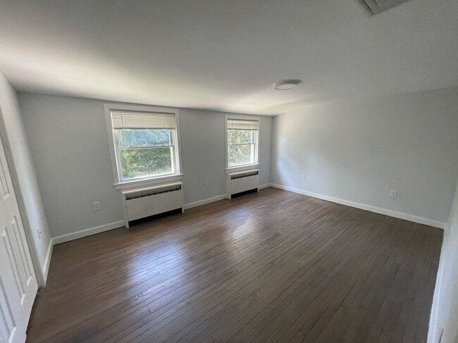 Building Photo - 24 Tulip Ln