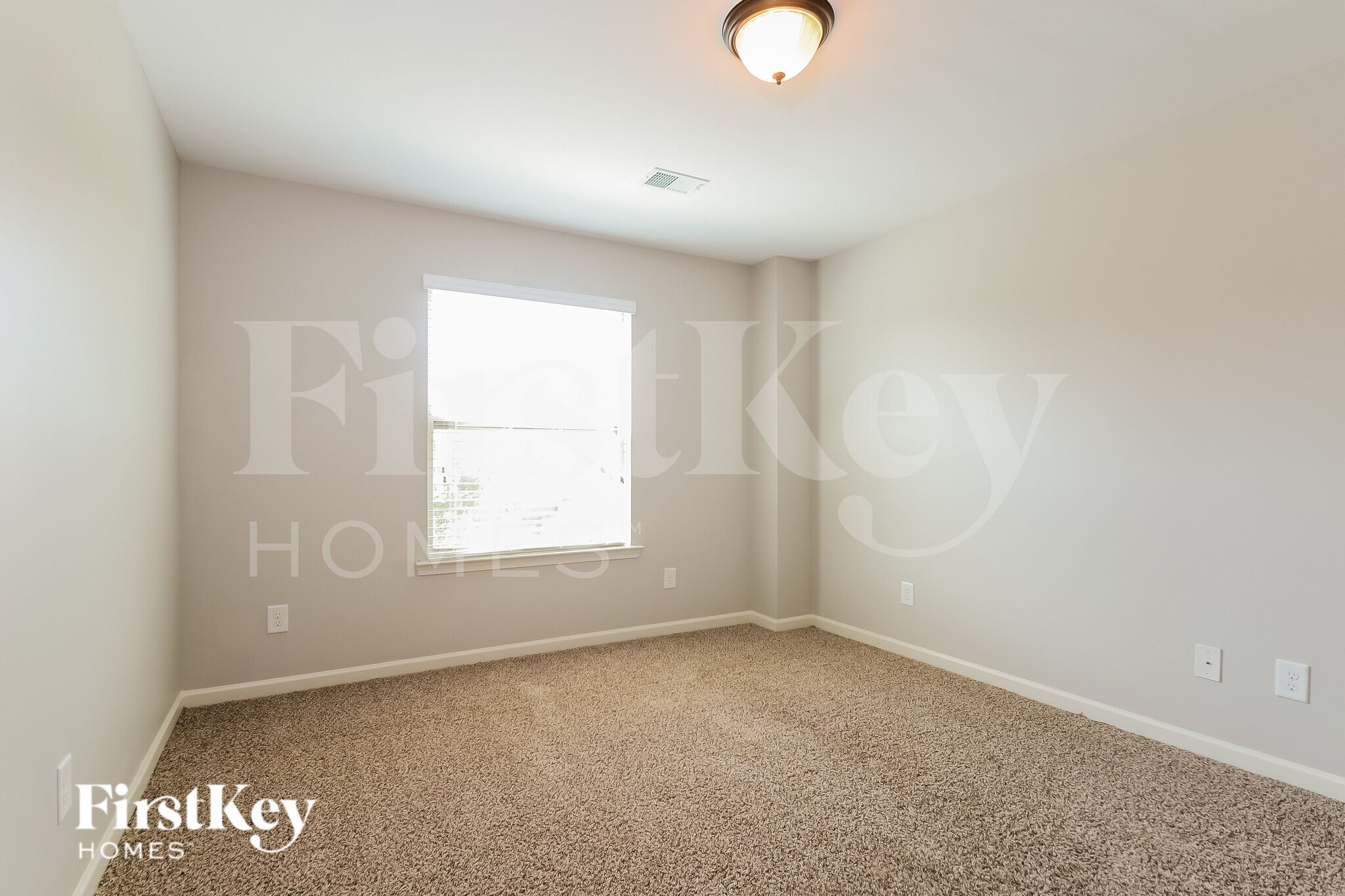 Building Photo - 465 W Park Dr