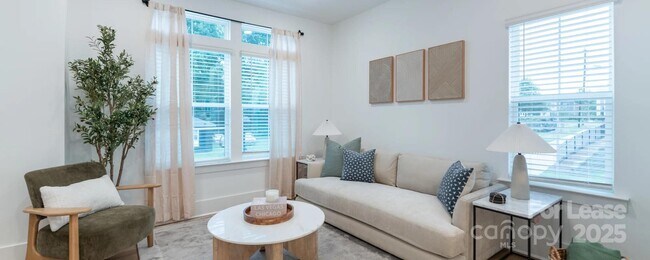 Building Photo - 2743 Rozzelles Ferry Rd