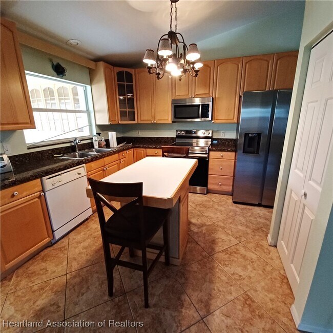 Building Photo - 3307 Healey St