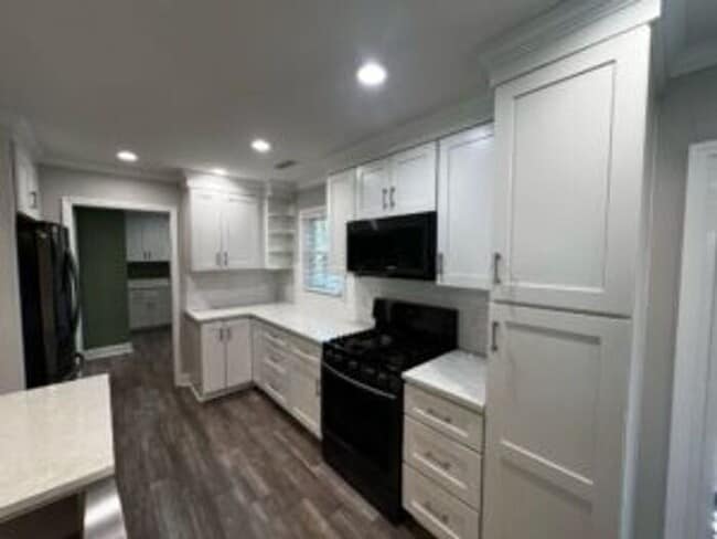 Building Photo - 1343 Hermitage Ave