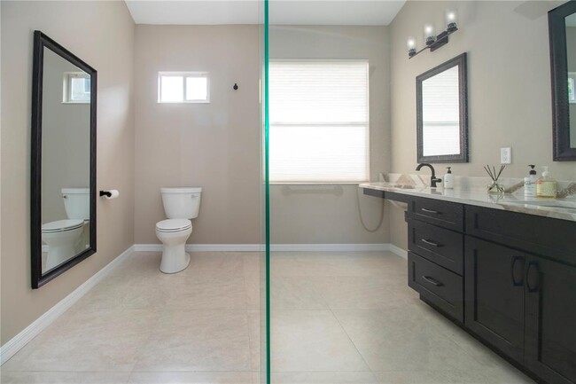 Building Photo - 275 Dahlia Ct