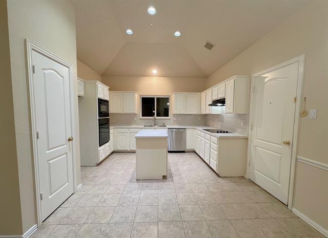 Building Photo - 705 Pine Lakes Dr