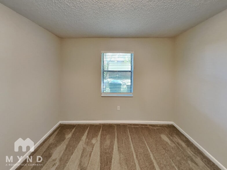 Building Photo - 2030 Voltaire St