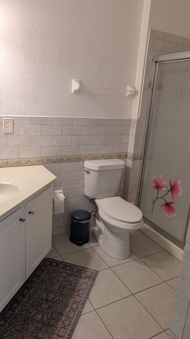 Building Photo - 3 Bedrooms 2 baths Immaculate condominium ...
