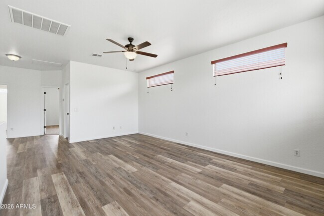 Building Photo - 4157 E Santa Fe Ln
