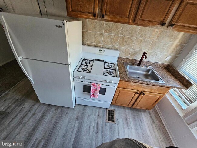 Building Photo - 959 S Main St