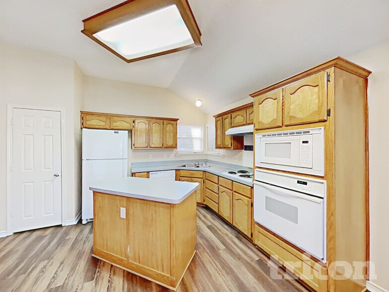 Building Photo - 1558 Aberdeen Dr