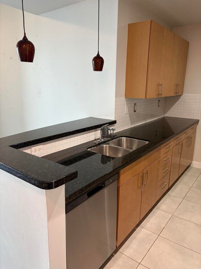 Building Photo - 300 S Australian Ave