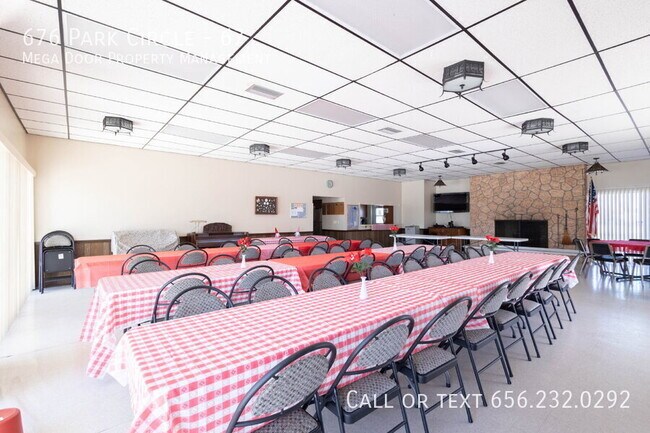 Building Photo - 676 Park Cir