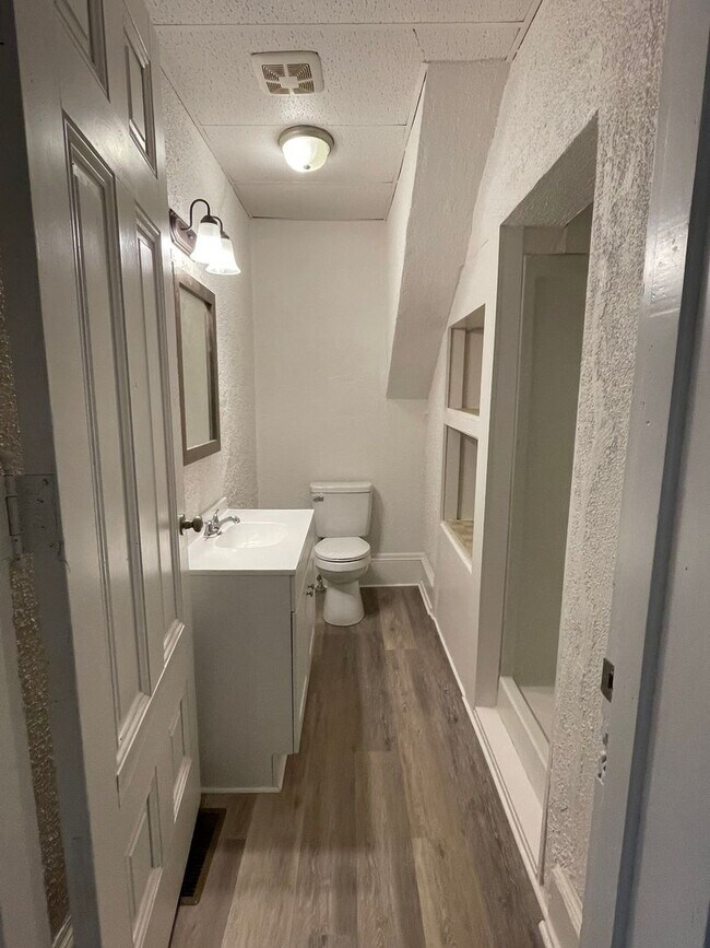 Building Photo - 150 Walnut St