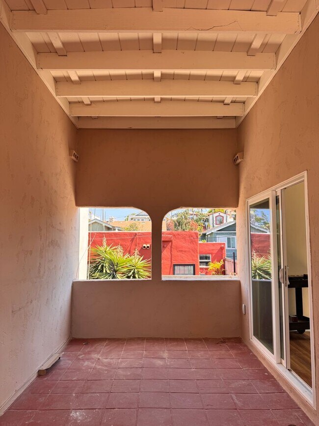 Building Photo - Studio with large private patio - Newly Re...