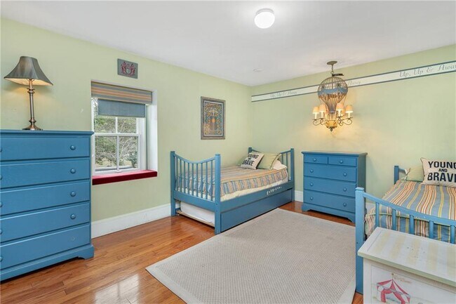 Building Photo - 287 Gibbs Ave