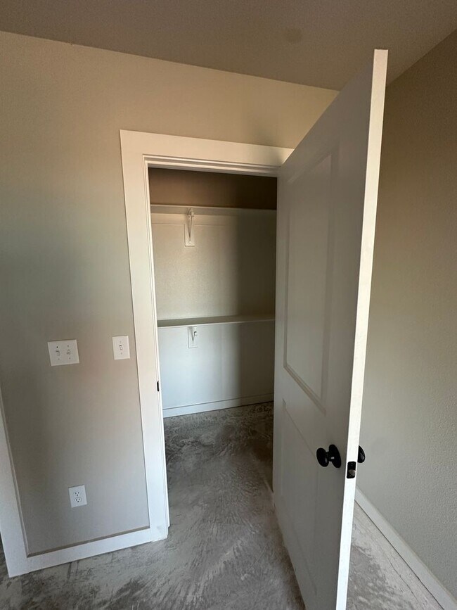 Building Photo - Modern Living Starts Here — Pre-Leasing at Hampton Hills!