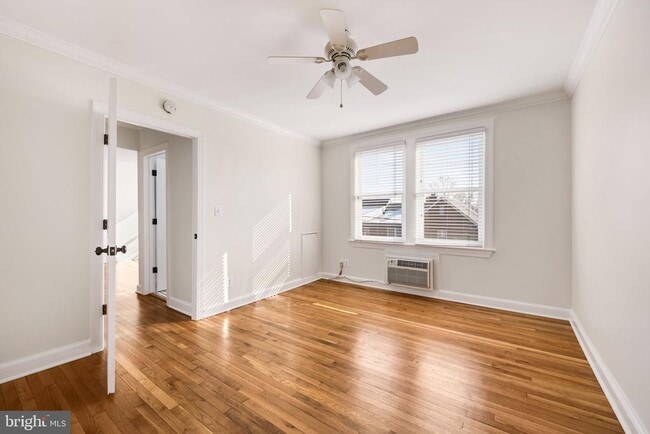 Building Photo - 922 S Washington St