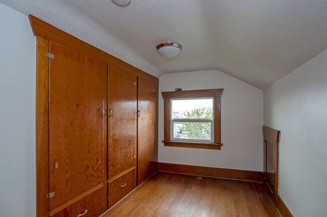 Building Photo - 4 Bedroom Craftsman Style House in Tacoma