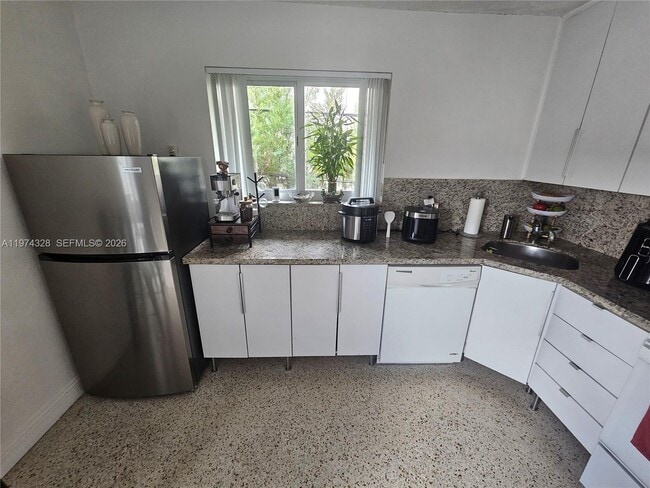 Building Photo - 1241 NW 6th St