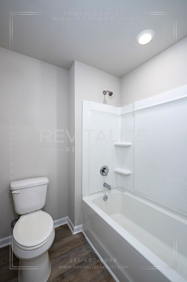 Building Photo - Beautiful 2-Story 5 BD 3 BA House in Spani...