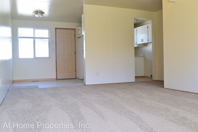 Building Photo - 925-931 NW Sequoia Ave