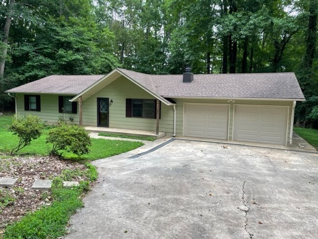 Primary Photo - 3 bed, 2 full bath home located in Ashebor...