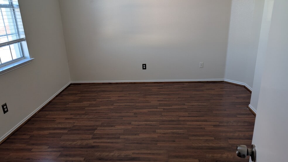 Building Photo - 5215 Waltham Ct