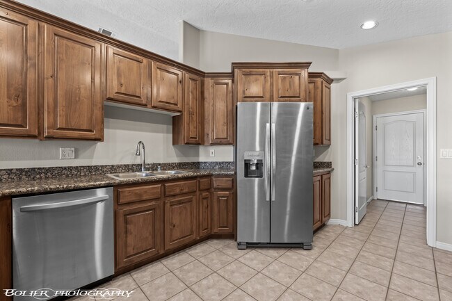 Building Photo - 241 Palmer Ln