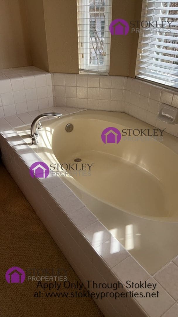 Building Photo - 1941 Augustus Ct