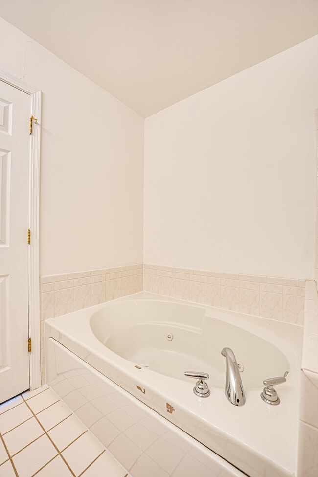 Building Photo - 2963 Saganashkee Ln