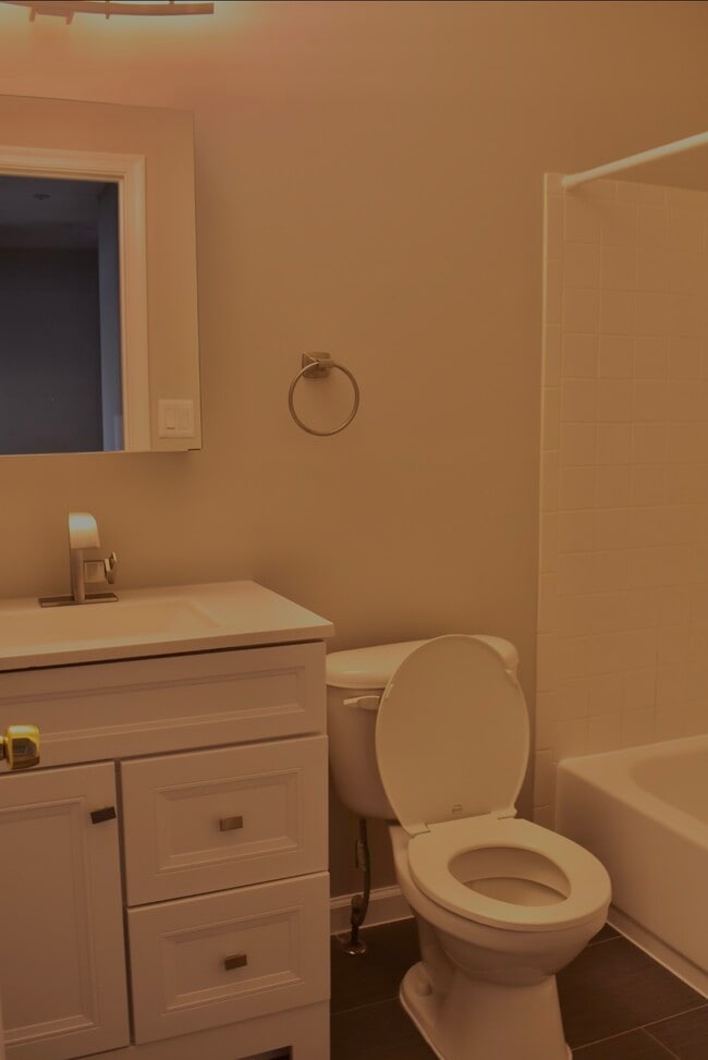 Upstairs full bath - 5010 Kenilworth Ave