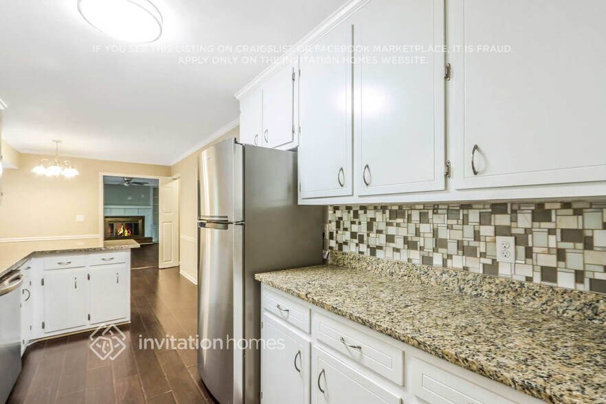 Building Photo - 677 Royal Abbey Dr