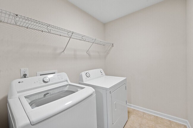 Building Photo - 3 Bed 2.5 Bath Home located in Heritage Hills, Wake Forest