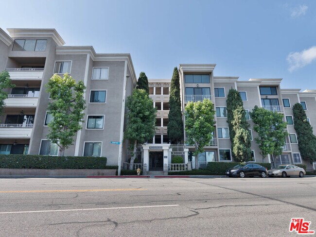 Building Photo - 8455 Fountain Ave