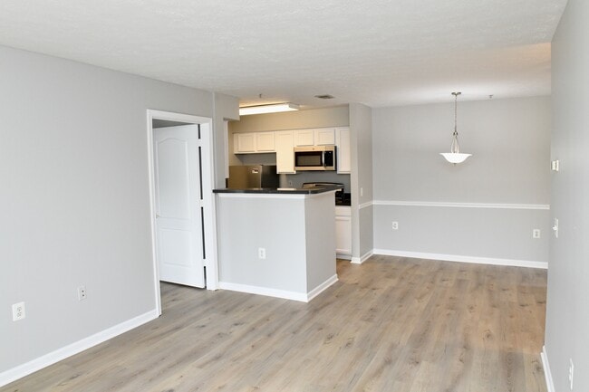 Building Photo - 8911 Town Center Cir