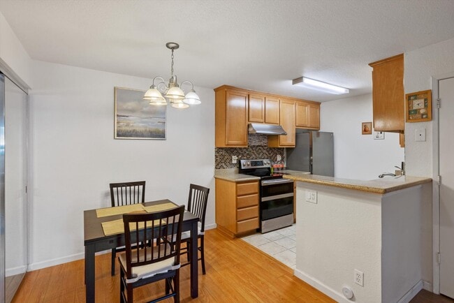 Building Photo - 2702 Somerset Park Cir
