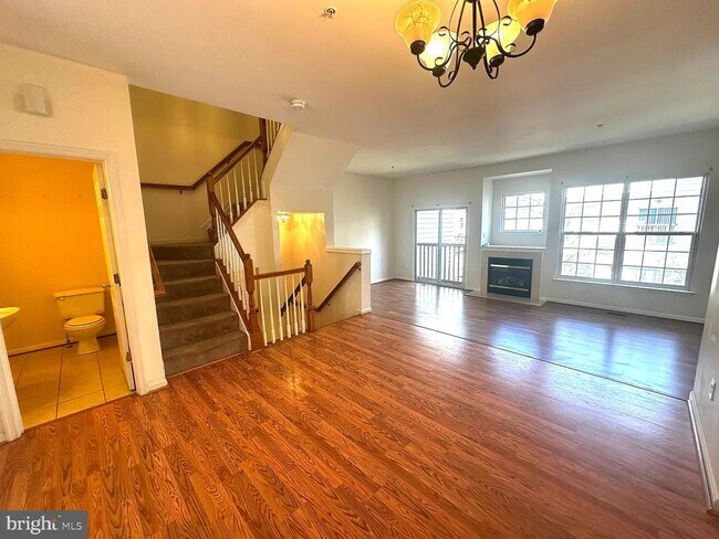 Building Photo - 12921 Woodcutter Cir